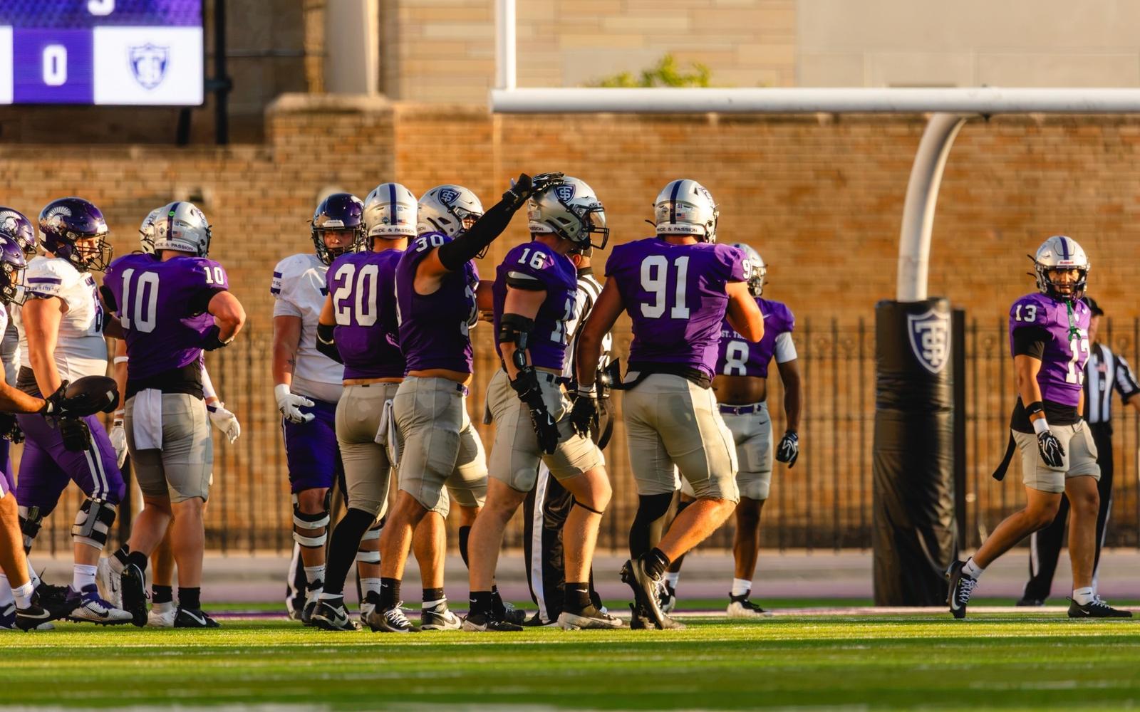 St. Thomas football: Wild fourth quarter leads to 15-9 Tommie victory