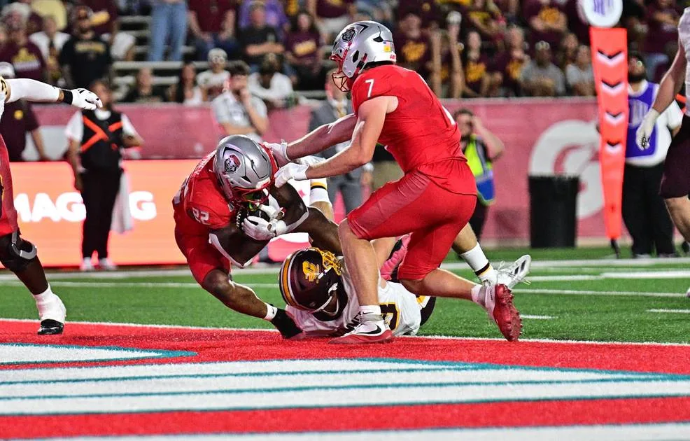 Lobos Race Past Central Michigan 38-7 in Opener