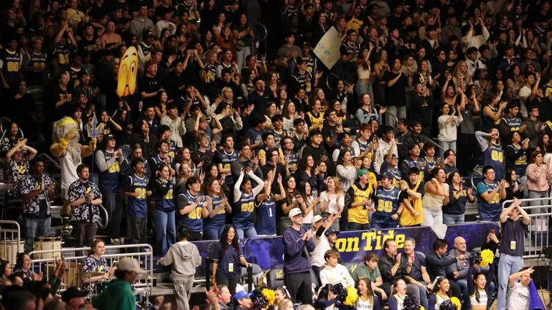 Crowd-Fans-Triton Tide 2026