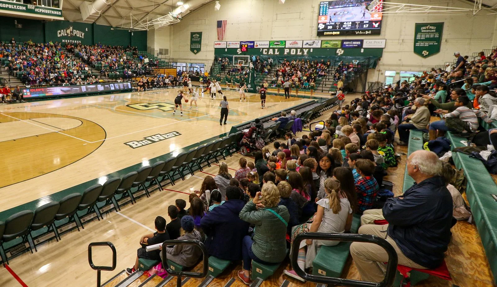Women's basketball game at Mott.