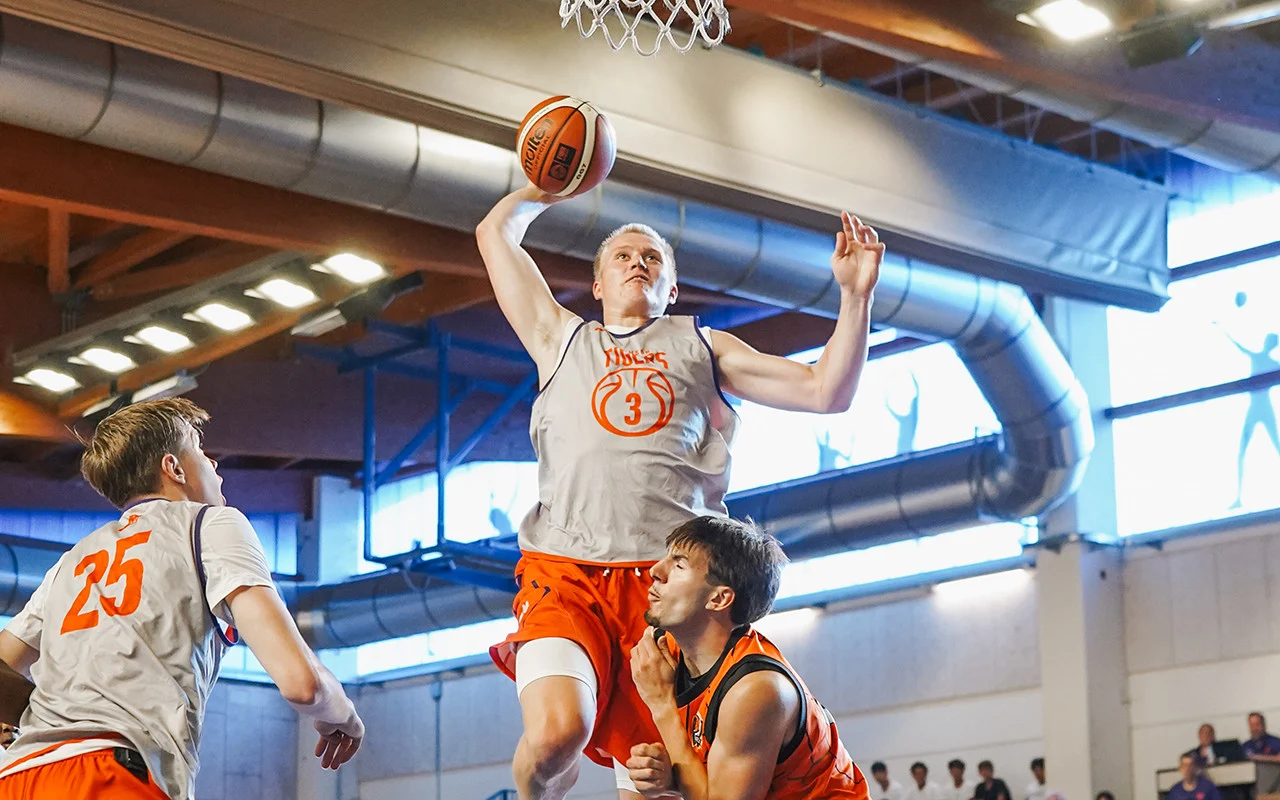 Clemson Blows Out Orange Bassano 99-54 in Italy Finale